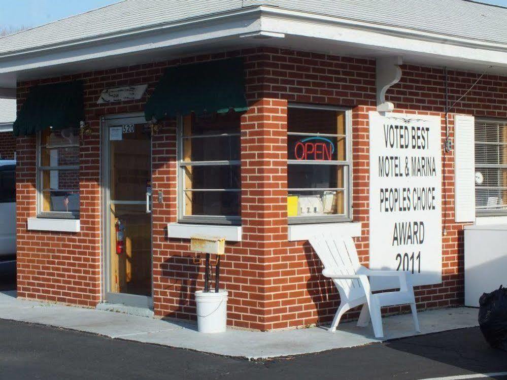 Little Riverside Motel & Marina Manistee Εξωτερικό φωτογραφία